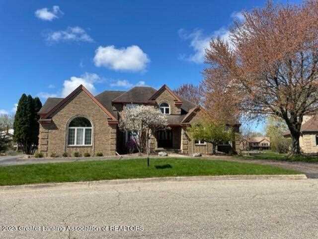 6301 Pine Hollow Dr East Lansing, MI 48823