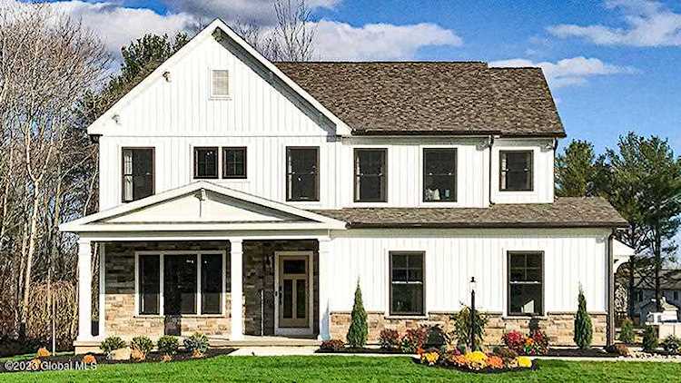 7 Farmington Ct Glenmont, NY 12077