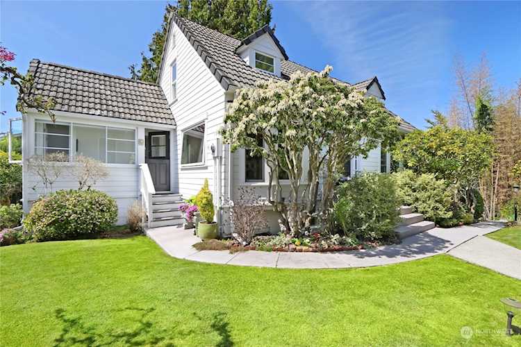 1055 Daley St, Edmonds, WA, 98020 | MLS#2059883 | Novak Team Photo 1