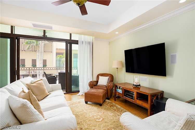 9123 Strada Pl Naples, FL 34108