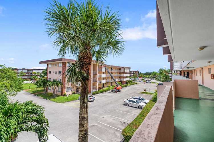 2881 NW 47th Terrace #309 Lauderdale Lakes, FL 33313