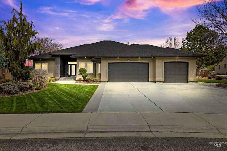 2671 E Aspenwood Ct Eagle, ID 83616