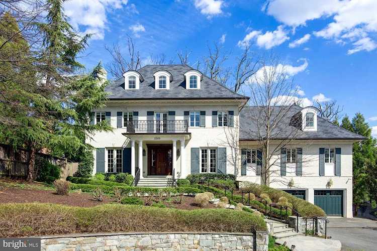 2509 Foxhall Rd NW Washington, DC 20007