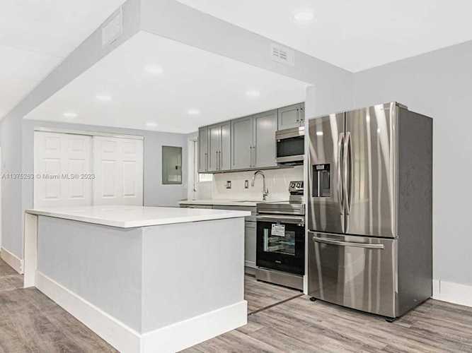 7904 NW 74th Ter Tamarac, FL 33321