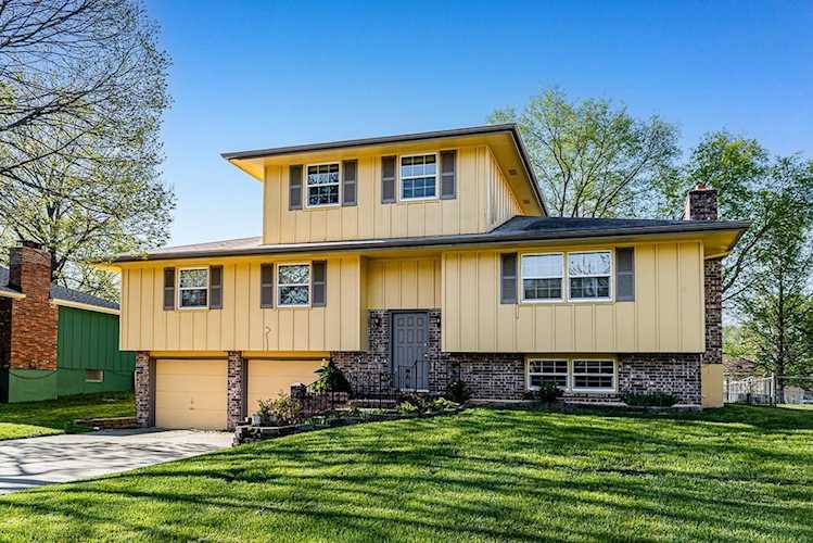 212 Highland Rd Lansing, KS 66043 | MLS 2431837 Photo 1