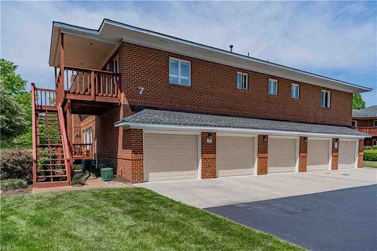 1261 Foursome Ln Virginia Beach, VA 23455