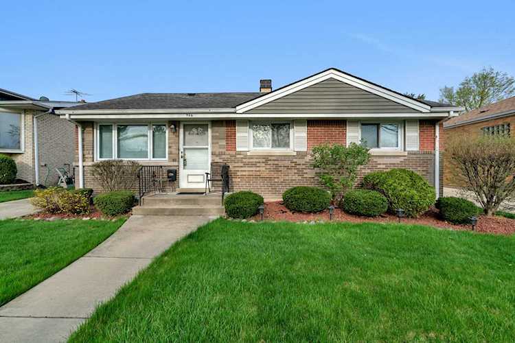 926 Meadowcrest Rd La Grange Park, IL 60526