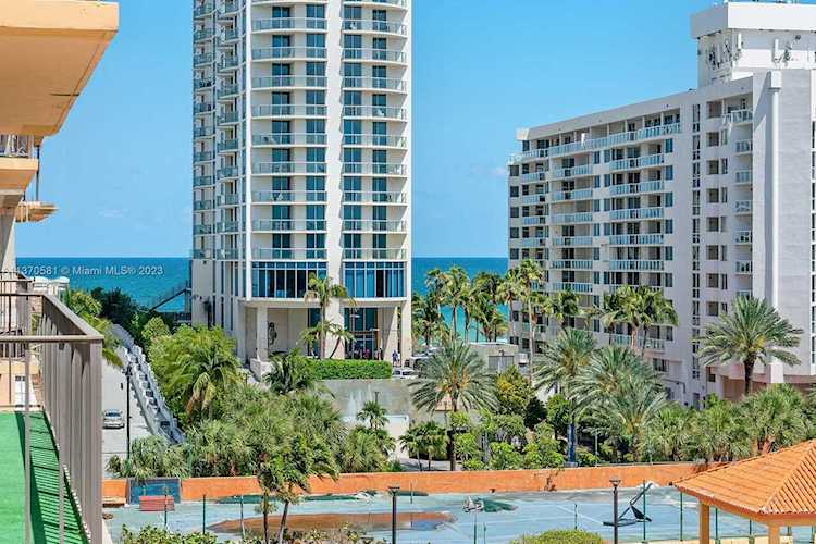 210 174th St #705 Sunny Isles Beach, FL 33160