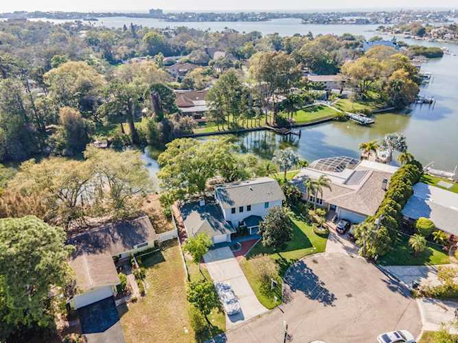 3964 South CIRCLE Largo, FL 33774