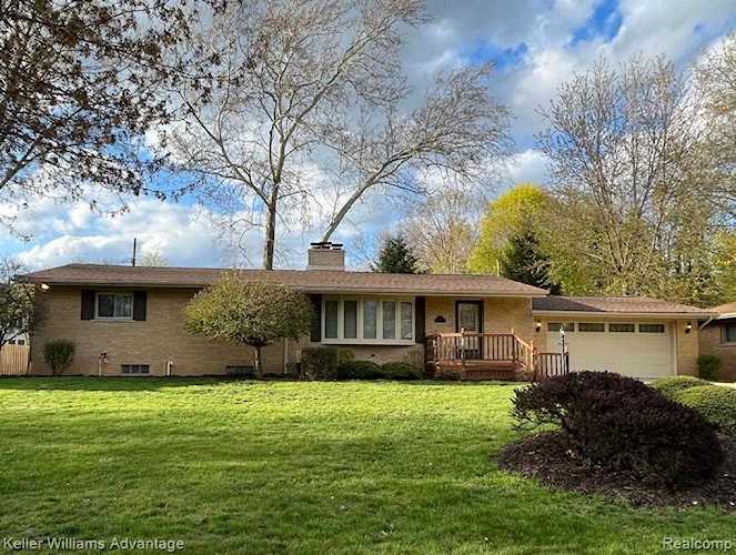 42118 Lakeland Ct Plymouth, MI 48170 home for sale, MLS#20230030321 | Dwellings Michigan Real Estate Photo 1