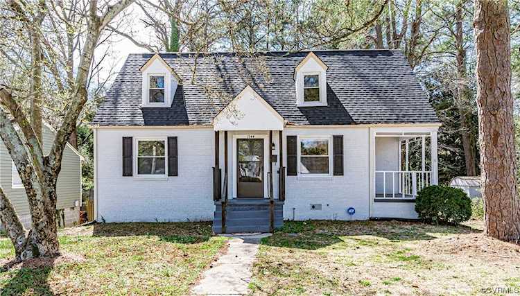 1744 Oakland St Petersburg, VA 23805