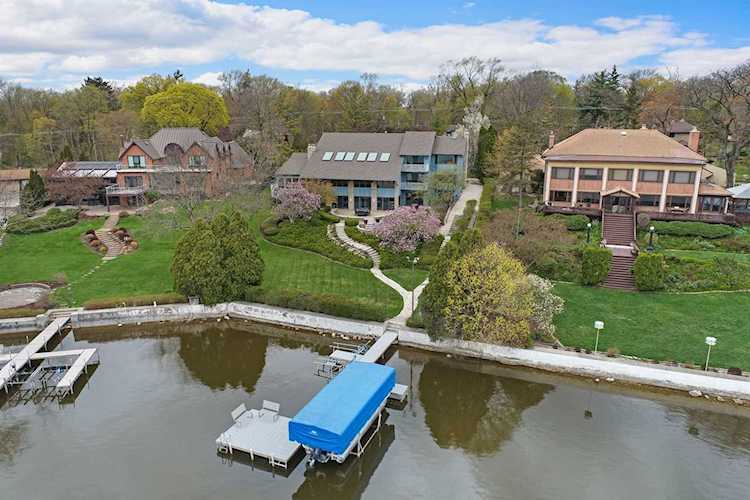 1147 Rocky Beach Rd Johnsburg, IL 60051