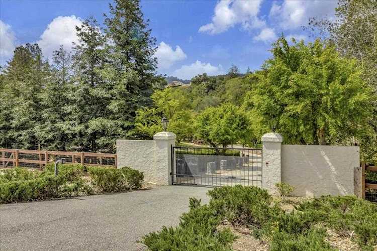 237 Mapache Dr Portola Valley, CA 94028