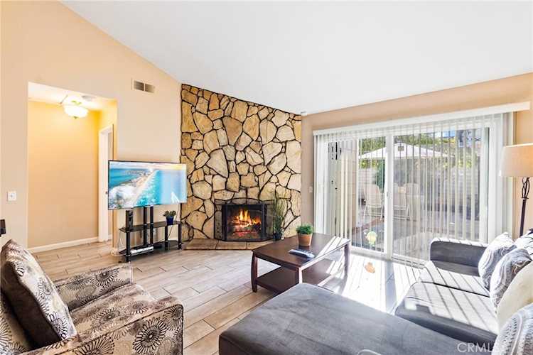 10 Chamomile #26 Irvine, CA 92604