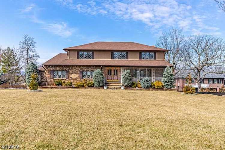 21 Lookout Point Totowa Boro, NJ 07512 | MLS 3834487 Photo 1