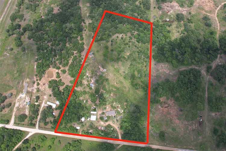457 Meridian LN Luling, TX 78648