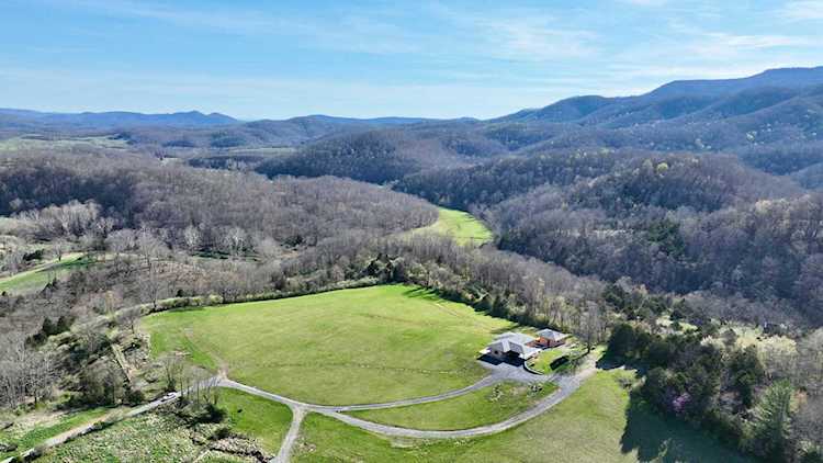 956 Sam Radar Rd Alderson, WV 24910