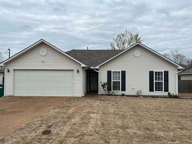 Haltom Real Estate, local REALTORS® Specialize in Selling Homes in Jackson, TN & Surrounding Areas : Madison County, Henderson County, Carroll County, Gibson County, Chester County, Hardeman County, Crockett County Photo 1