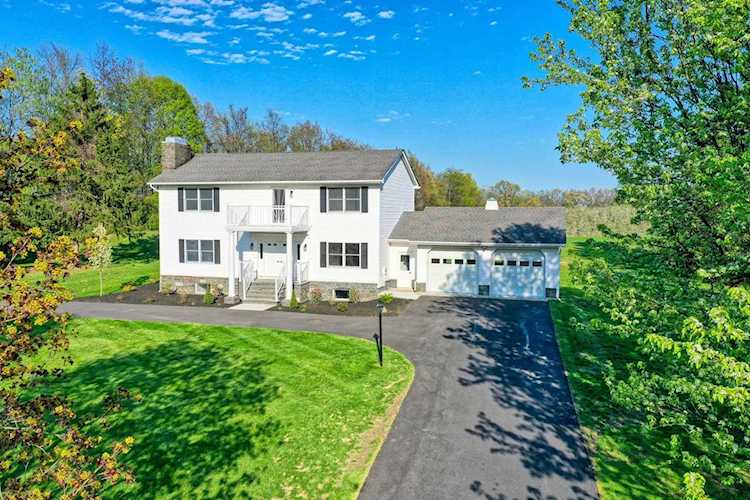 61 Sherman Dr Milton, NY 12547