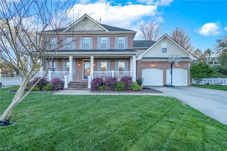 1301 Woodview Lair Chesapeake, VA 23322