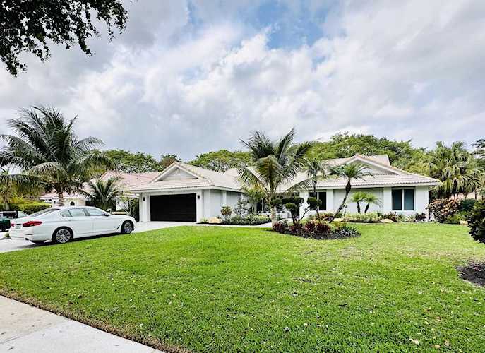 2215 SW 12th Place Boca Raton, FL 33486