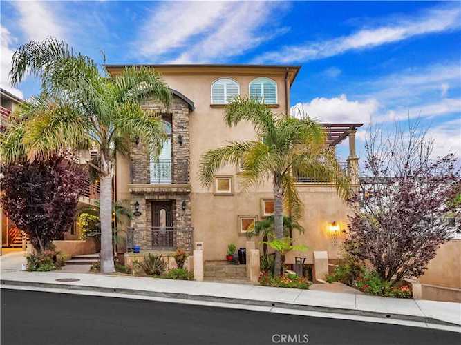 596 1st St Hermosa Beach, CA 90254