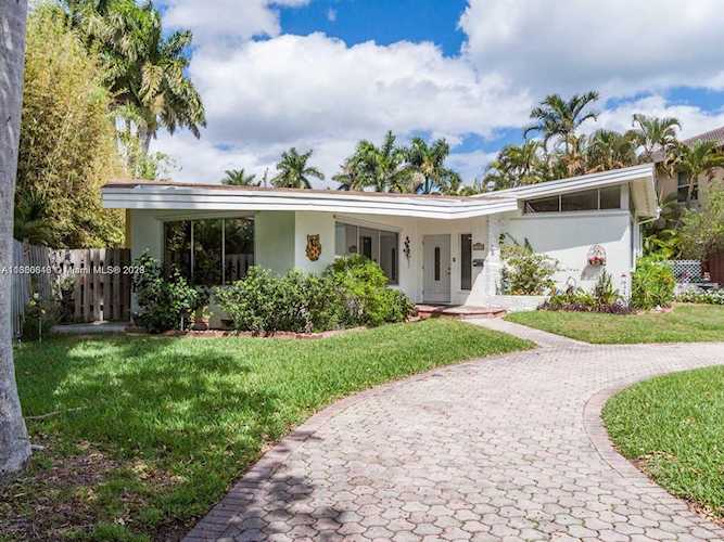 1323 Pierce St Hollywood, FL 33019