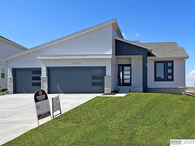 16254 Mormon St Bennington, NE 68007