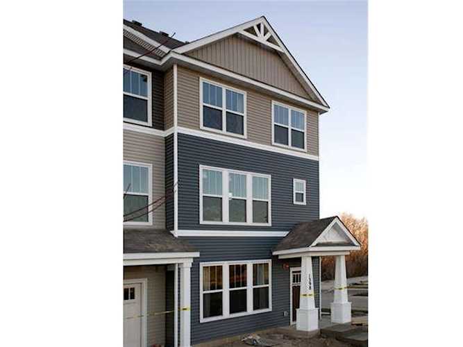 282x Fairview Avenue N Roseville, MN 55113