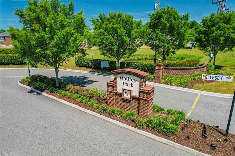 home for sale in Hadley Park At Greenbrier Chesapeake VA 23320 - MLS 10484392 Photo 1