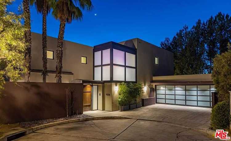 9376 Claircrest Dr Beverly Hills, CA 90210