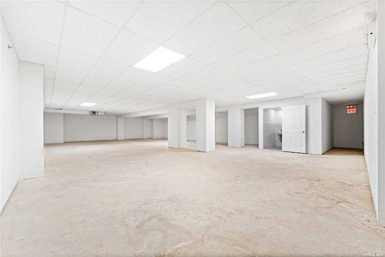 35-20 146th St #C2 Flushing, NY 11354