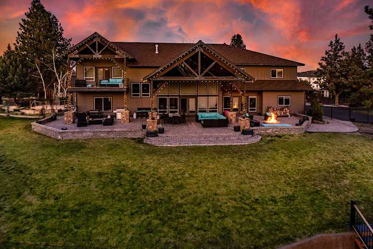 21240 Yeoman Rd Bend, OR 97701