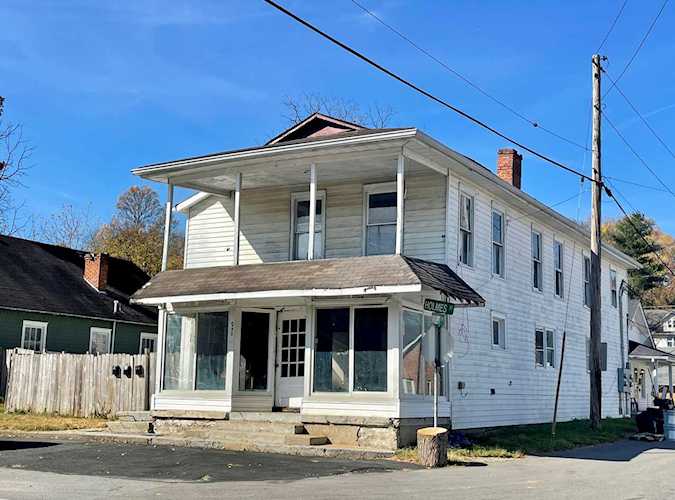 926 Holmes St Frankfort, KY 40601 | MLS 23007793 Photo 1