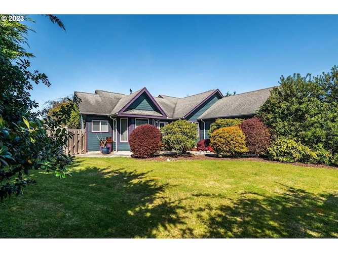 2992 Ruby CT Bandon, OR 97411