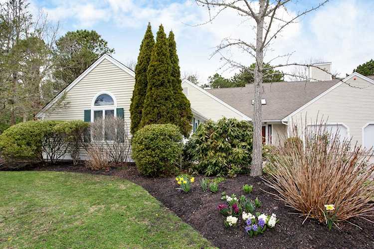 8 Kettle Lane Mashpee, MA 02649