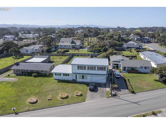 875 Ocean DR Bandon, OR 97411