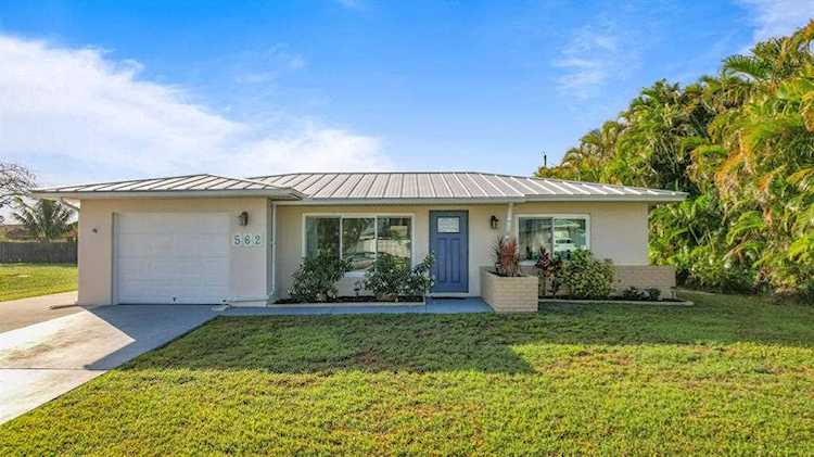 562 SE Brookside Terrace Port St Lucie, FL 34983