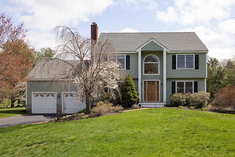 11 Muirfield Dr Stratham, NH 03885