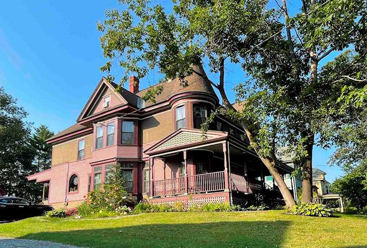 119 Boynton Ave St. Johnsbury, VT 05819