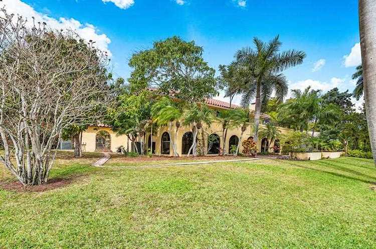 3581 Lakeview Drive Delray Beach, FL 33445