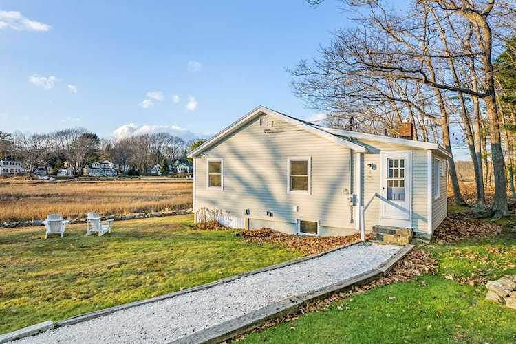 22 Pier Rd Kennebunkport, ME 04046