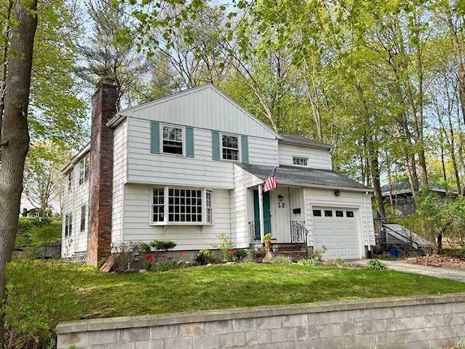 12 Grove St Chelmsford, MA 01824