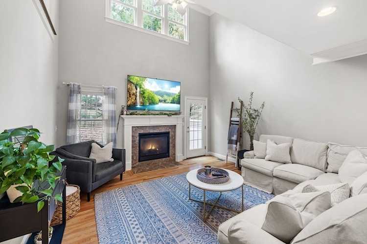 16 Mcneil Cir #16 Hopkinton, MA 01748