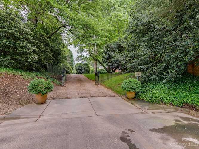 8301 Fairview Rd Charlotte, NC 28226