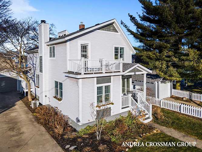 540 Lake Dr Holland, MI 49423