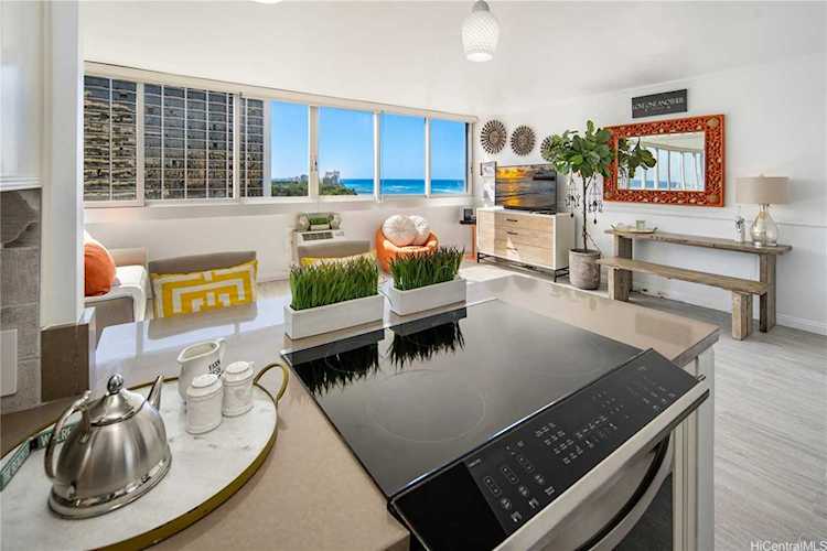 2500 Kalakaua Avenue #1505 Honolulu, HI 96815 | MLS 202204826 Photo 1