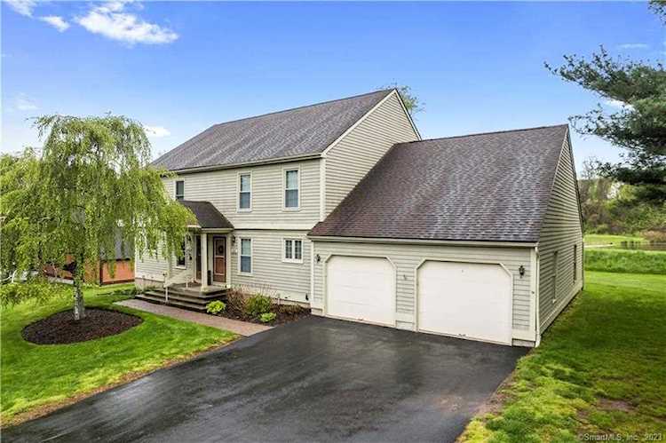 123 Colonial Hill Dr #123 Wallingford, CT 06492