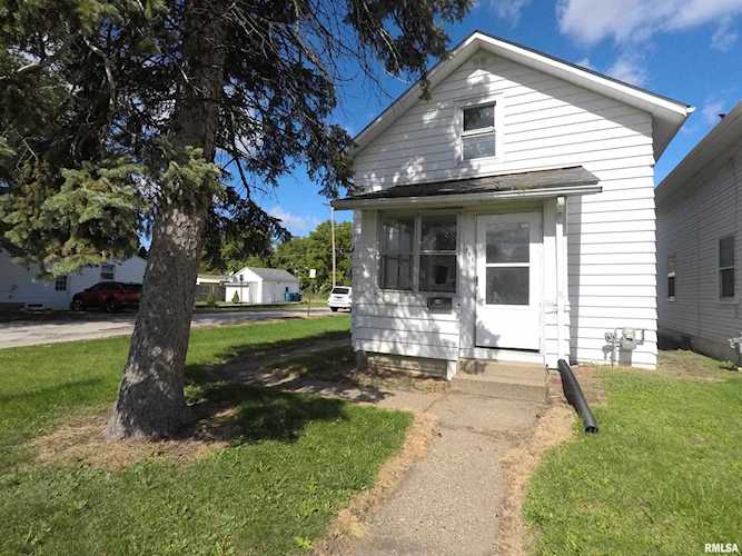 401 15th Ave East Moline, IL 61244 | MLS QC4237320 Photo 1