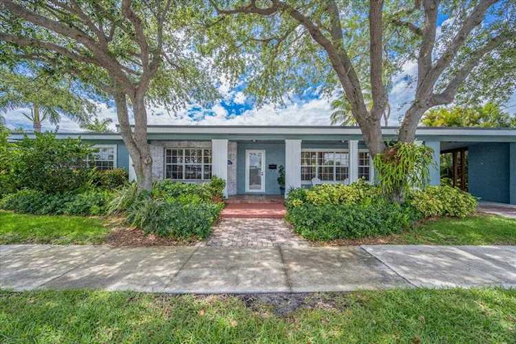 2201 N Lakeside Drive Lake Worth Beach, FL 33460